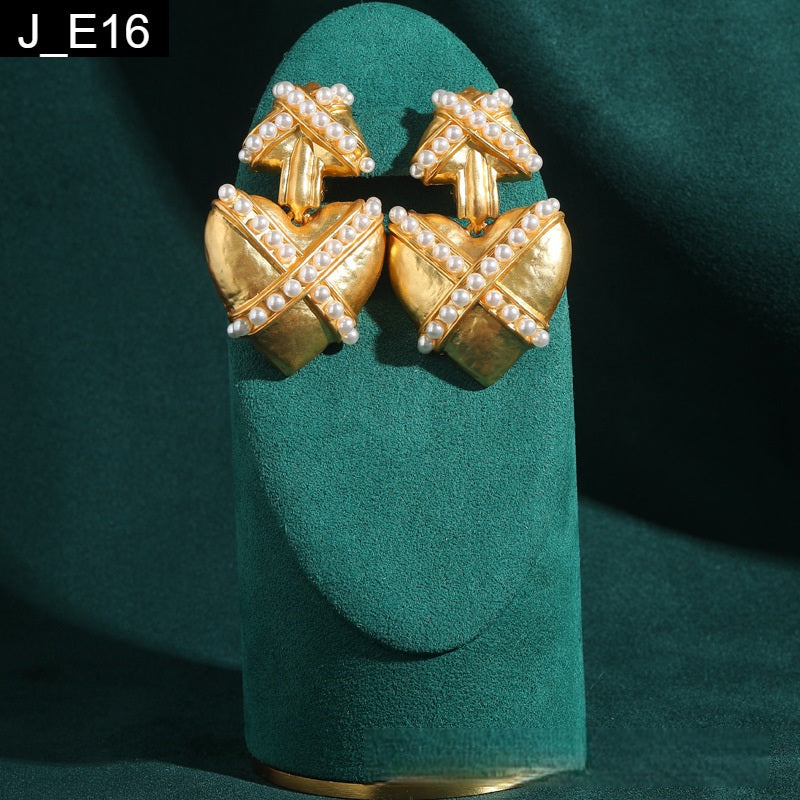 Venetian Seal Earring - E16