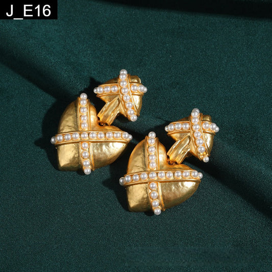 Venetian Seal Earring - E16
