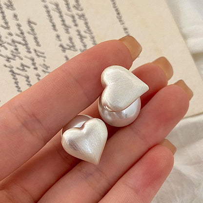 Amour Pearl Stud Earring