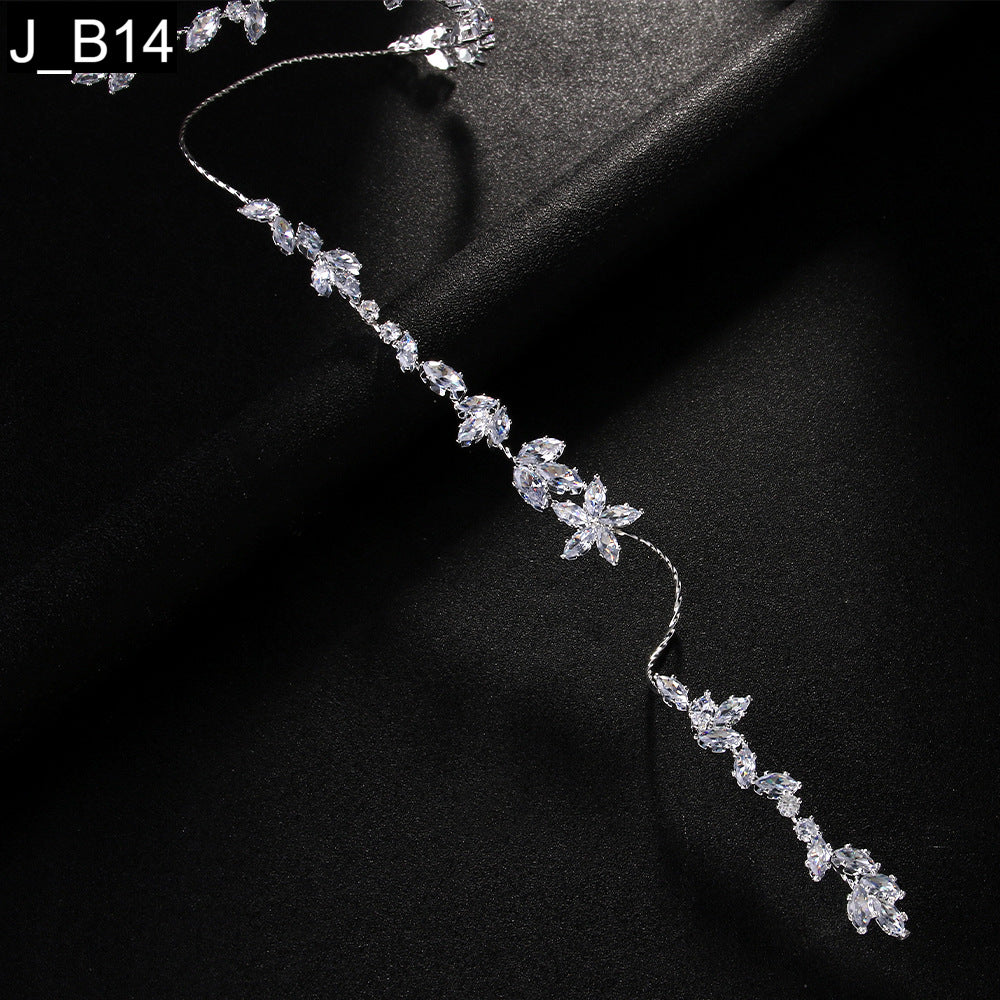 Elara Hand Vine - B14