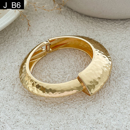 Helios Hammered Handcuff - B6