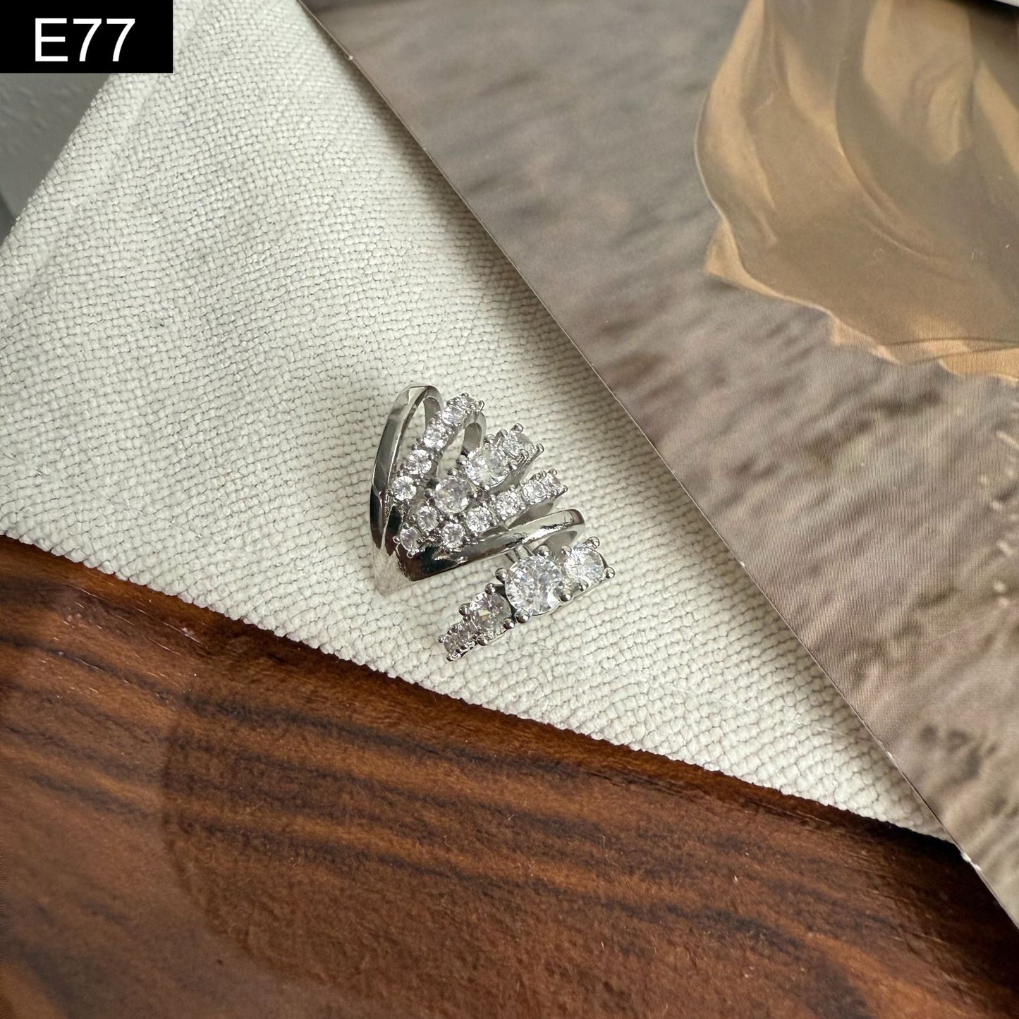 Glacial Echelon Earcuff - E77